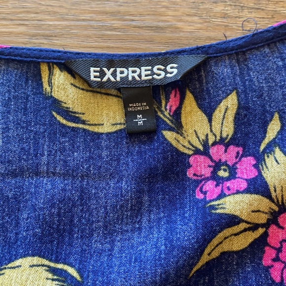 Express Bell-Sleeved Top - Picture 5 of 9